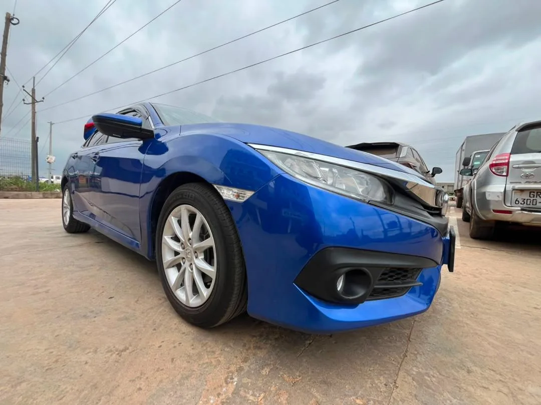 2017 Honda Civic — front