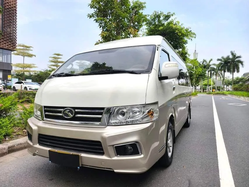 King Long minibus — front view