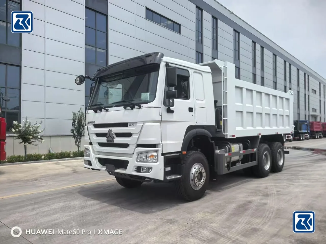 HOWO 6×4 Tipper — White